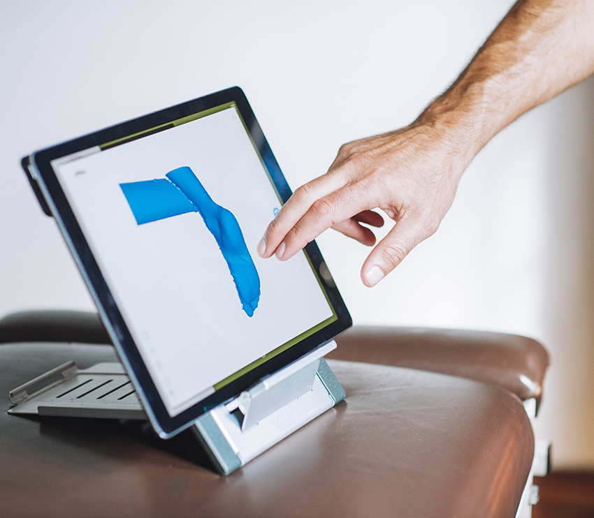 Podiatry is using monitor to detect pain of the client leg